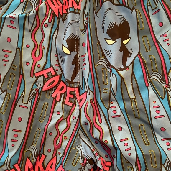 Men’s Marvel Size Large Swim Trunks - Picture 6 of 16